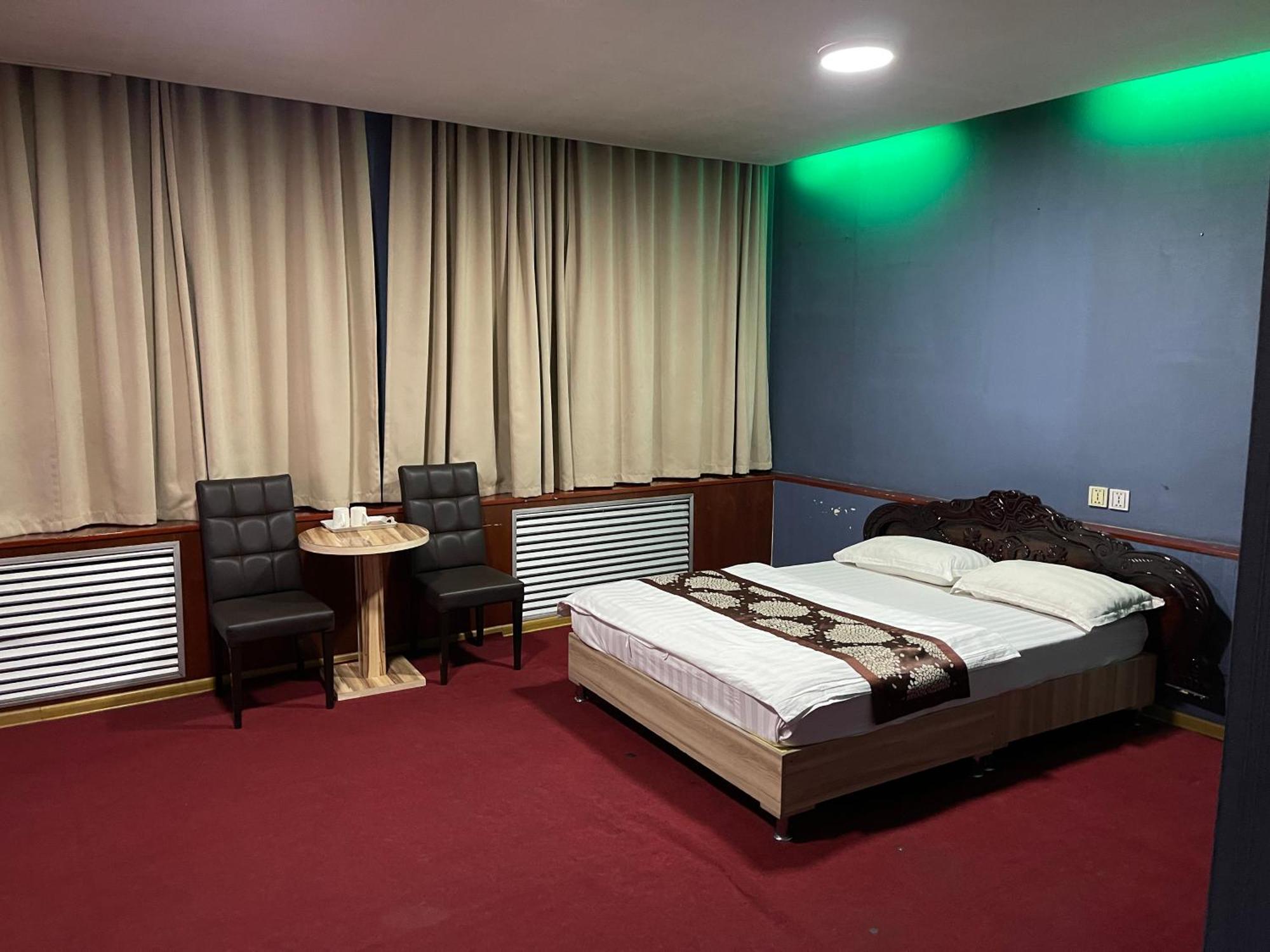 Zolotoi Drakon Hotel Almaty Eksteriør bilde